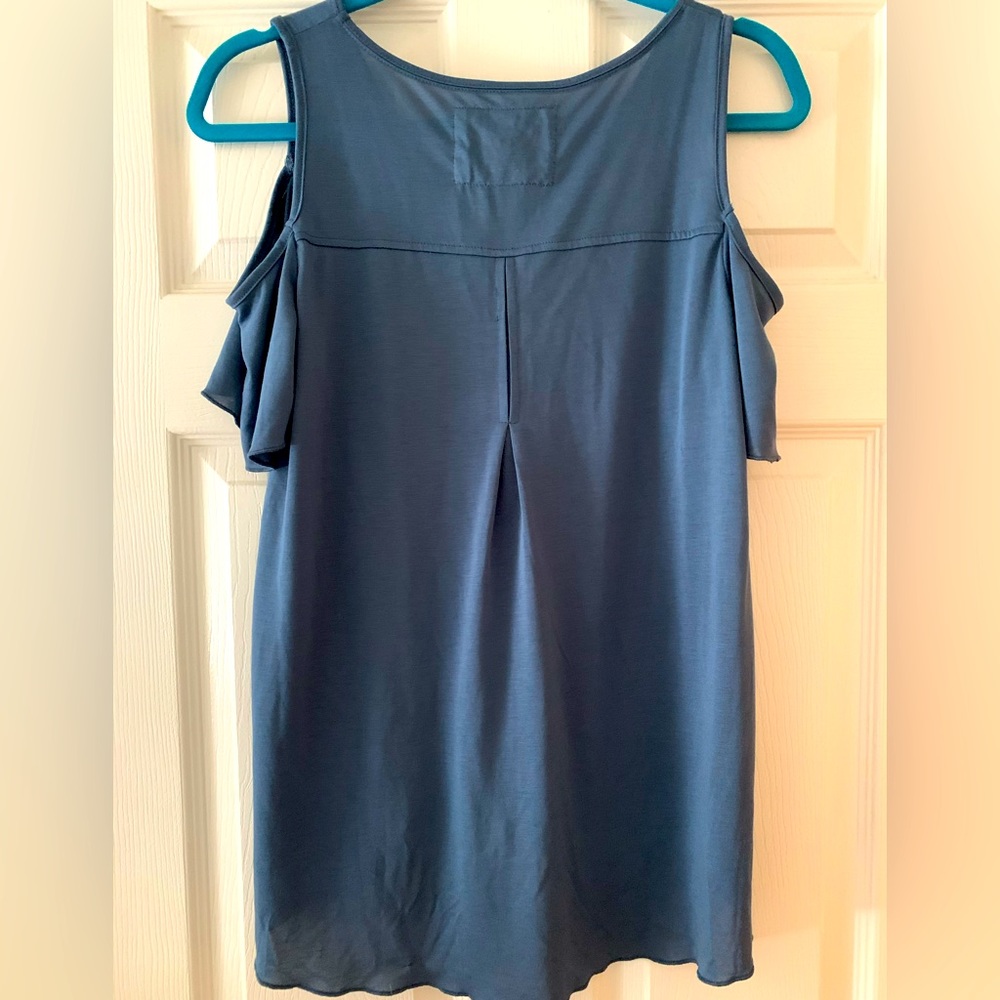 Cold-shoulder Blouse - Picture 3 of 5